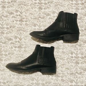 Forever21 Black Ankle Booties 🌚
